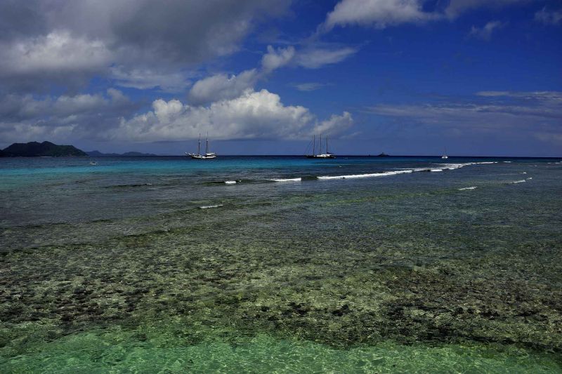 anchor off la digue.jpg